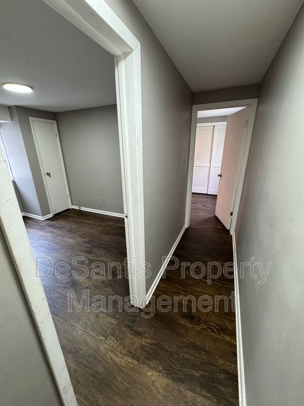 Refreshed 2 Bedroom 1 Bathroom in New Kensington! property image
