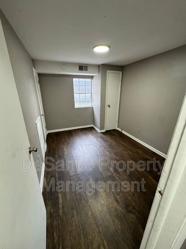 Refreshed 2 Bedroom 1 Bathroom in New Kensington! property image