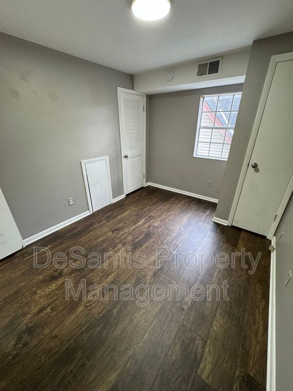 Refreshed 2 Bedroom 1 Bathroom in New Kensington! property image