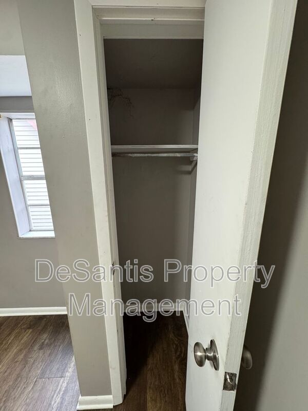 Refreshed 2 Bedroom 1 Bathroom in New Kensington! property image