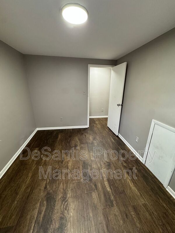 Refreshed 2 Bedroom 1 Bathroom in New Kensington! property image
