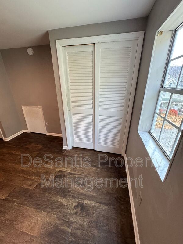 Refreshed 2 Bedroom 1 Bathroom in New Kensington! property image