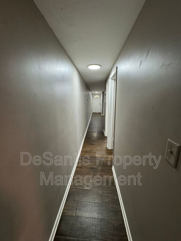 Refreshed 2 Bedroom 1 Bathroom in New Kensington! property image