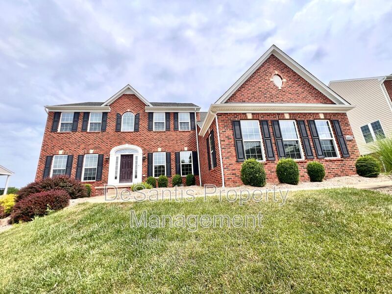 Luxury Living: Fully Furnished Gem at 3006 Farmview Drive, McDonald, PA property image