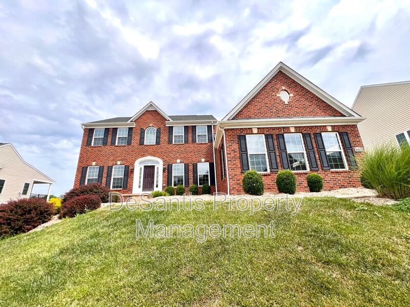 Luxury Living: Fully Furnished Gem at 3006 Farmview Drive, McDonald, PA property image