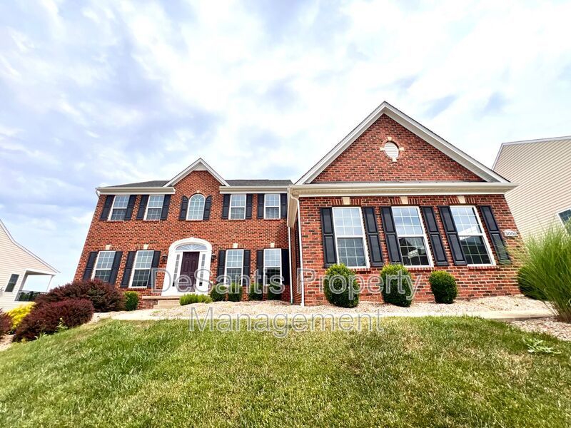 Luxury Living: Fully Furnished Gem at 3006 Farmview Drive, McDonald, PA property image
