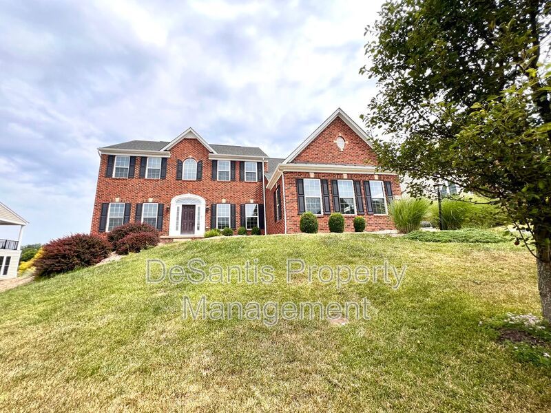 Luxury Living: Fully Furnished Gem at 3006 Farmview Drive, McDonald, PA property image