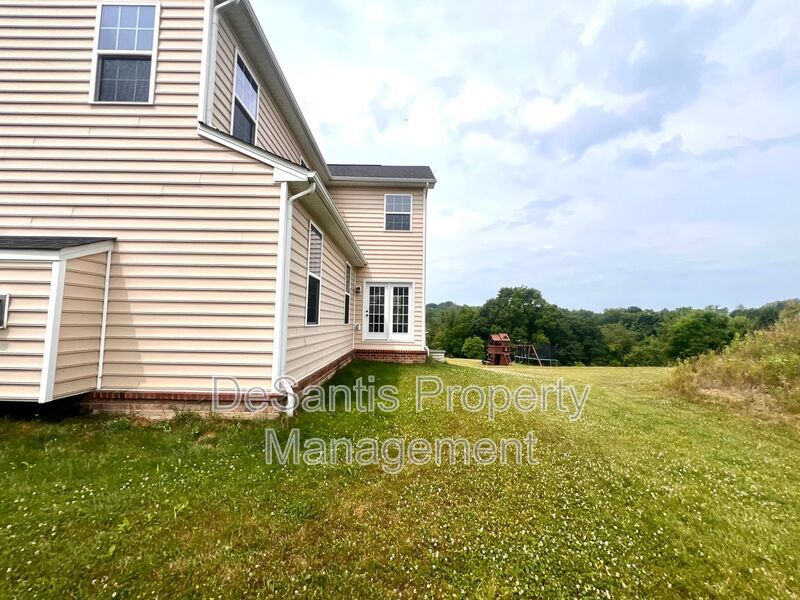 Luxury Living: Fully Furnished Gem at 3006 Farmview Drive, McDonald, PA property image