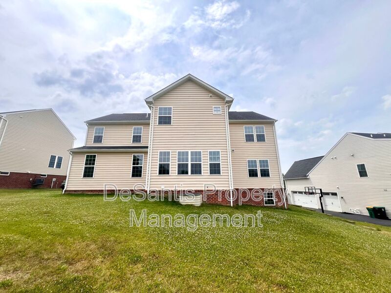 Luxury Living: Fully Furnished Gem at 3006 Farmview Drive, McDonald, PA property image