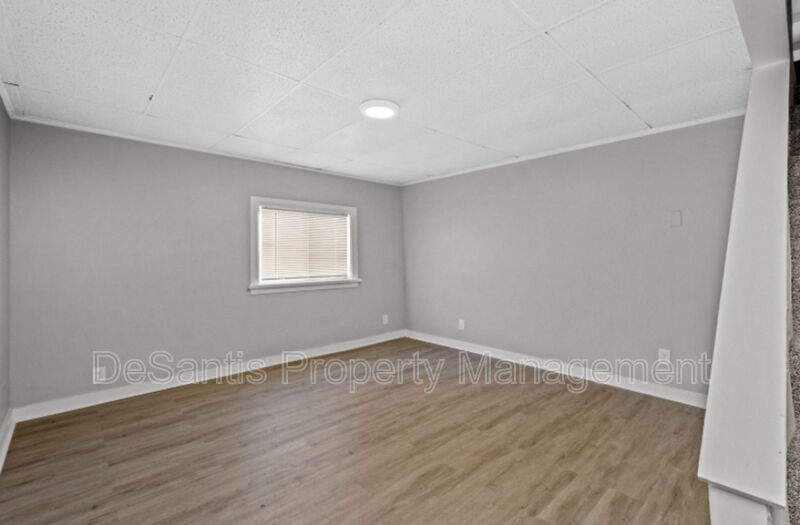 Discover Modern Comforts at 2701 Oakley Way: Newly Renovated Duplex in Southside Slopes property image