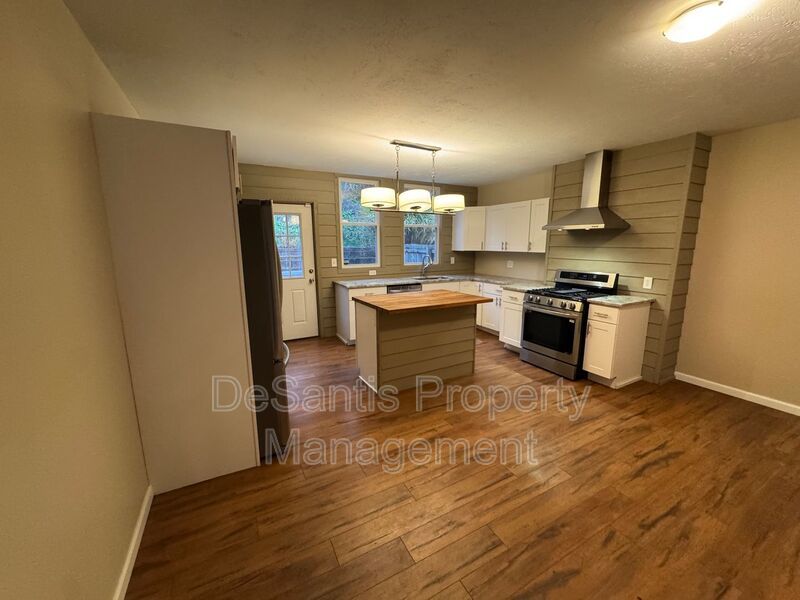 Beautifully Renovated 3BR Row Home in Deutschtown – Spacious, Modern & Incredible Location property image