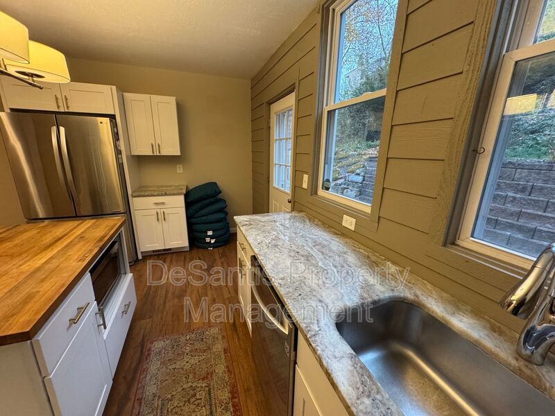 Beautifully Renovated 3BR Row Home in Deutschtown – Spacious, Modern & Incredible Location property image