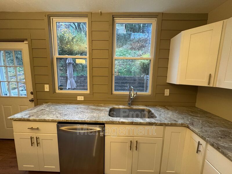 Beautifully Renovated 3BR Row Home in Deutschtown – Spacious, Modern & Incredible Location property image