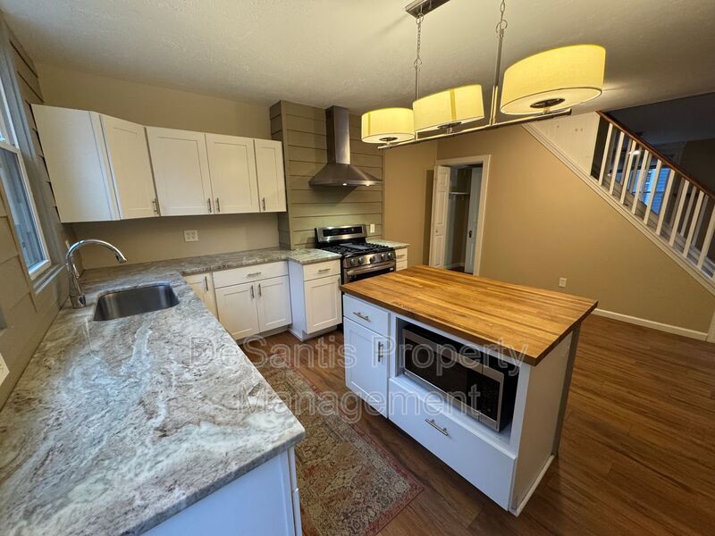 Beautifully Renovated 3BR Row Home in Deutschtown – Spacious, Modern & Incredible Location property image