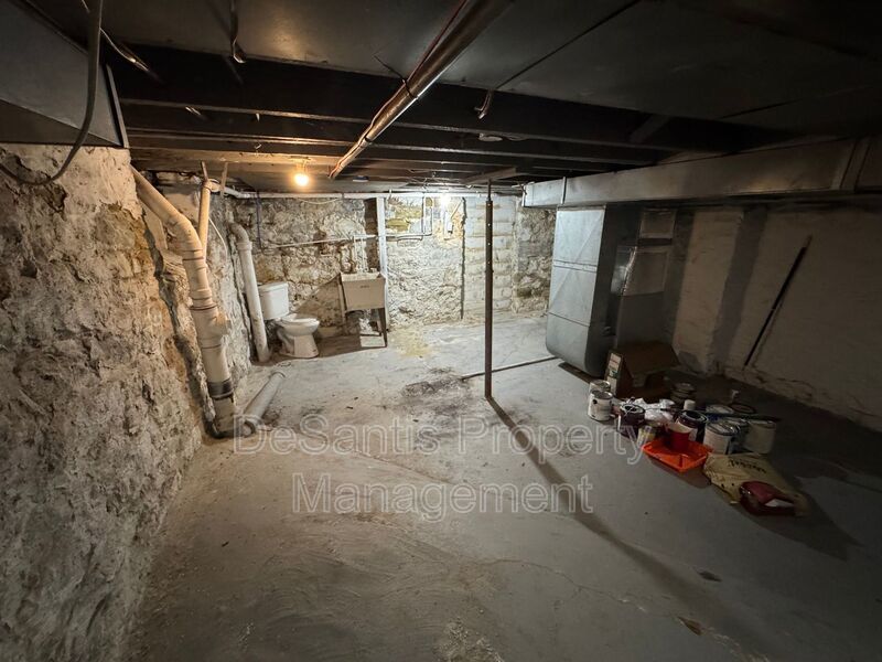 Beautifully Renovated 3BR Row Home in Deutschtown – Spacious, Modern & Incredible Location property image