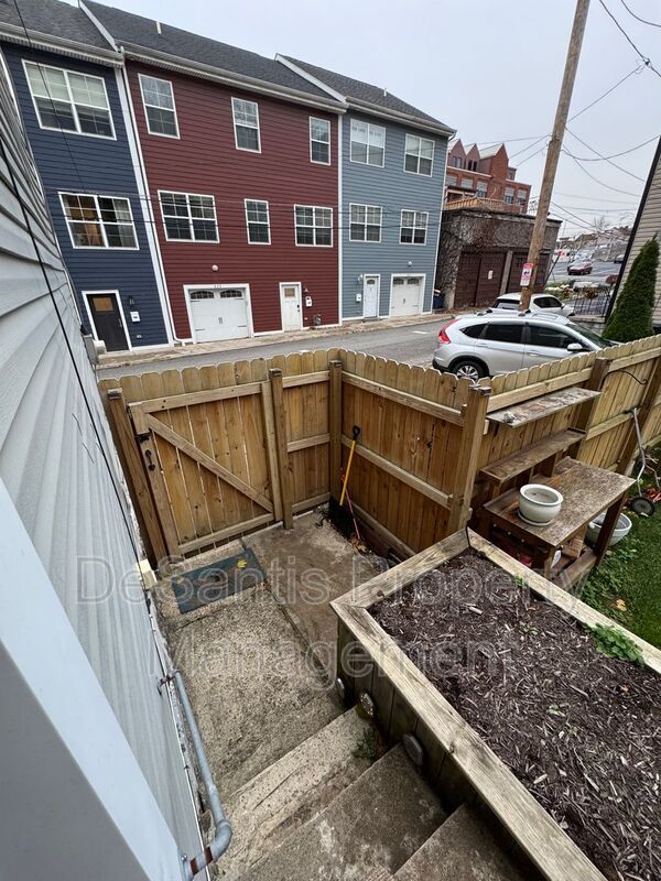 Beautifully Renovated 3BR Row Home in Deutschtown – Spacious, Modern & Incredible Location property image