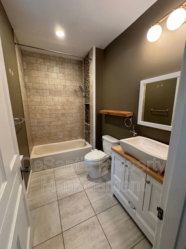 Beautifully Renovated 3BR Row Home in Deutschtown – Spacious, Modern & Incredible Location property image