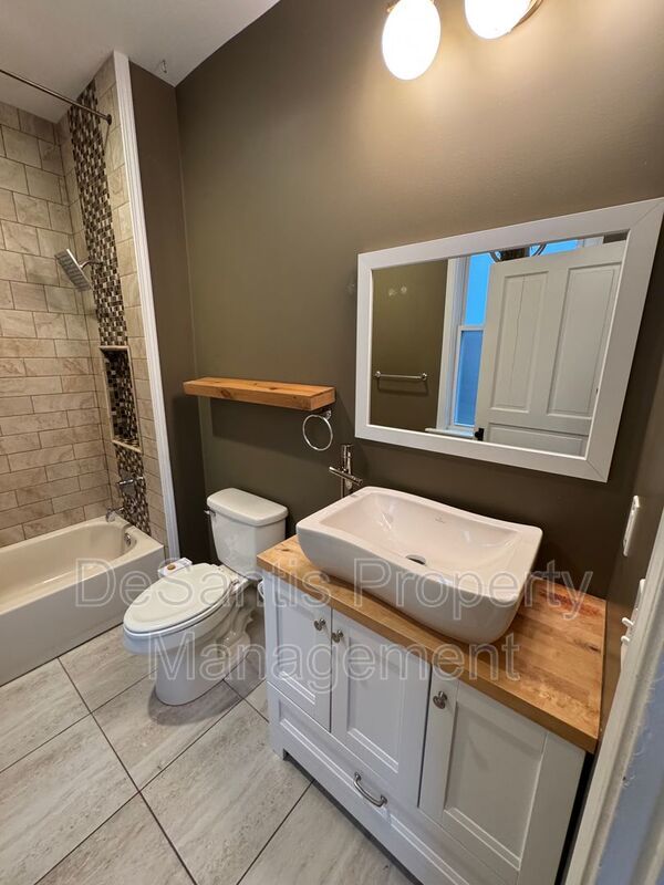 Beautifully Renovated 3BR Row Home in Deutschtown – Spacious, Modern & Incredible Location property image