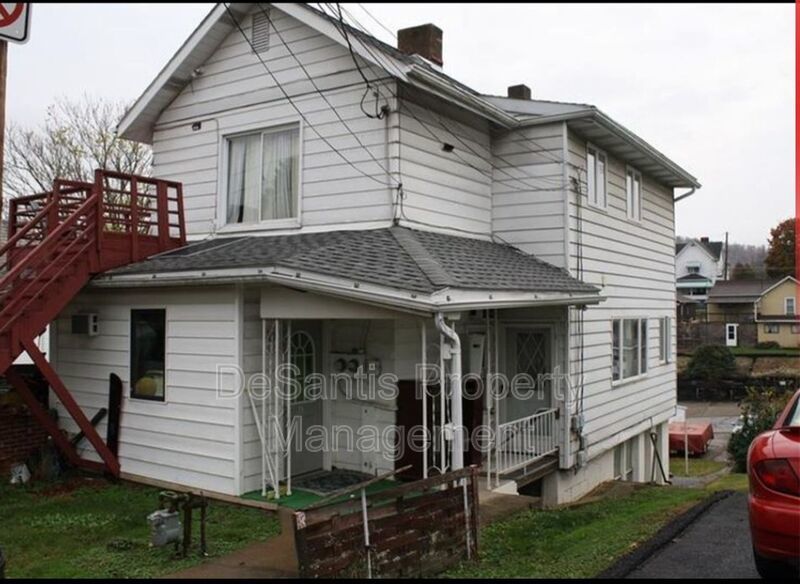 Delightful Extended Studio apart home with separated bath/shower property image