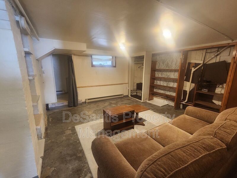 Delightful Extended Studio apart home with separated bath/shower property image