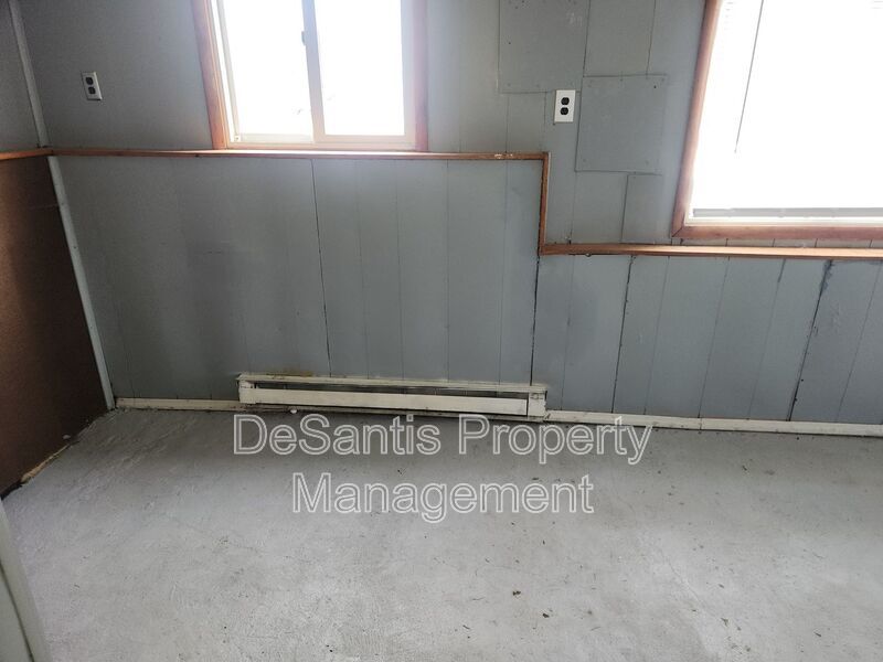 Delightful Extended Studio apart home with separated bath/shower property image