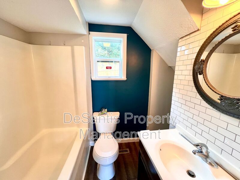 Spacious Home - 2 bedroom 2 Bathroom - Rochester property image