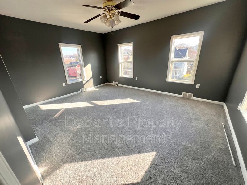 Spacious Home - 2 bedroom 2 Bathroom - Rochester property image