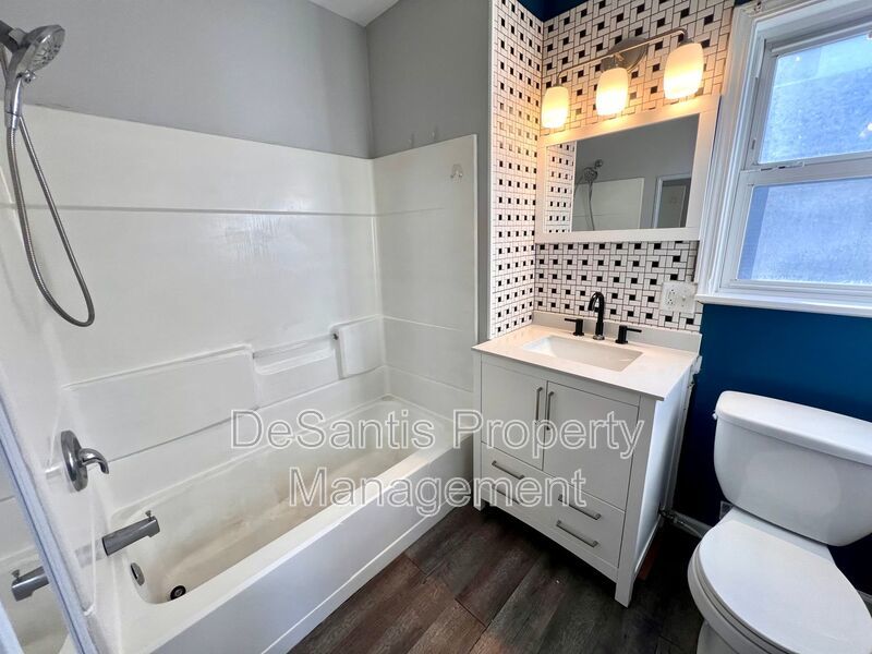 Spacious Home - 2 bedroom 2 Bathroom - Rochester property image