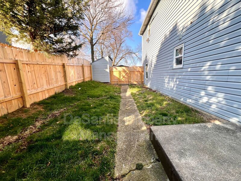 Spacious Home - 2 bedroom 2 Bathroom - Rochester property image