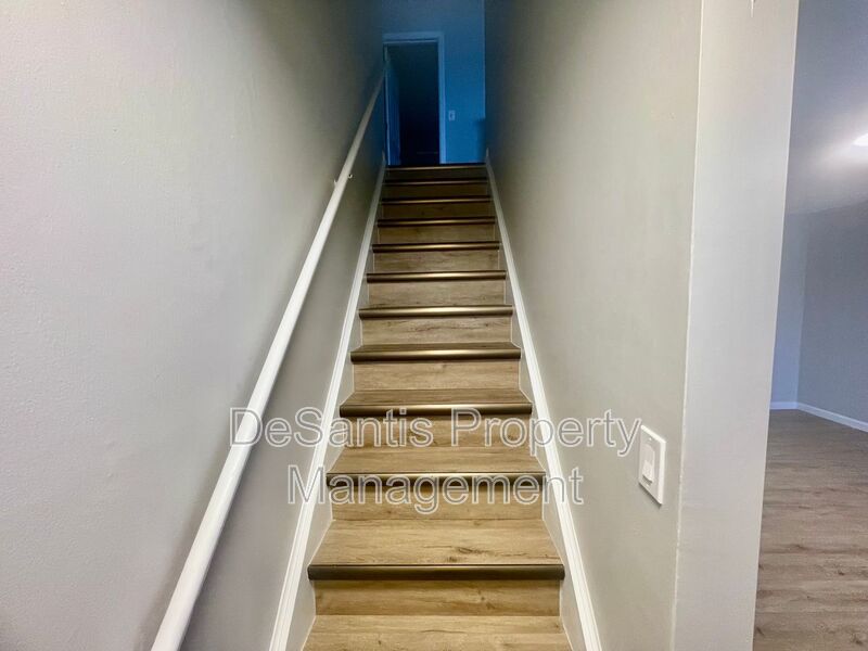 2 Bed 1 Bath- recently updated! Freedom property image