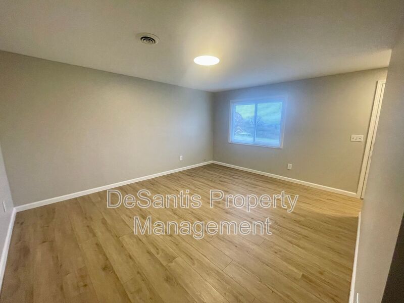 2 Bed 1 Bath- recently updated! Freedom property image