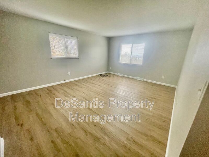 2 Bed 1 Bath- recently updated! Freedom property image