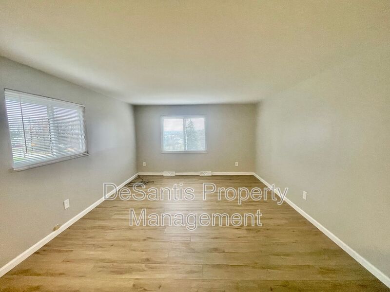 2 Bed 1 Bath- recently updated! Freedom property image