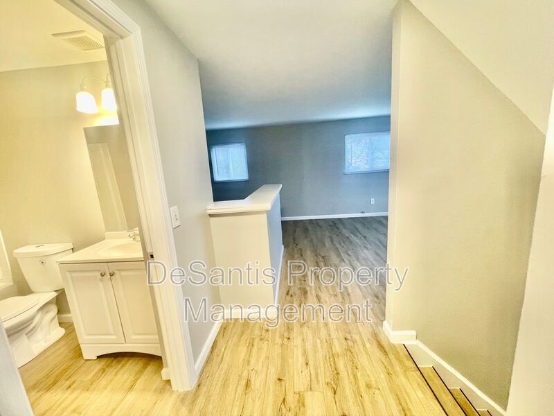 2 Bed 1 Bath- recently updated! Freedom property image