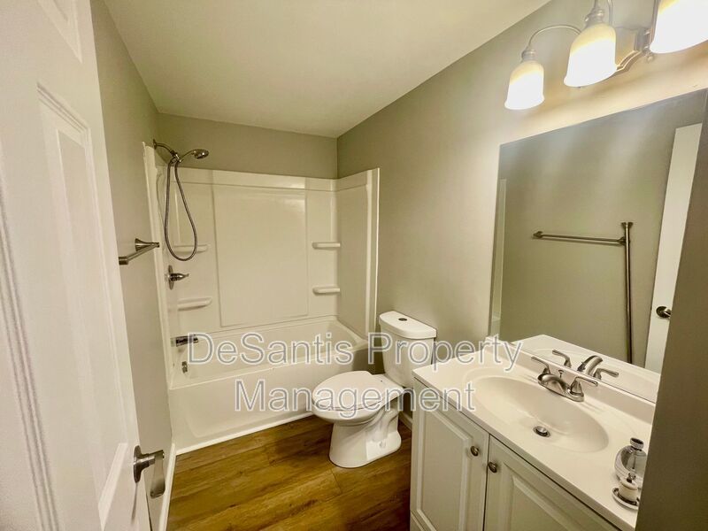 2 Bed 1 Bath- recently updated! Freedom property image