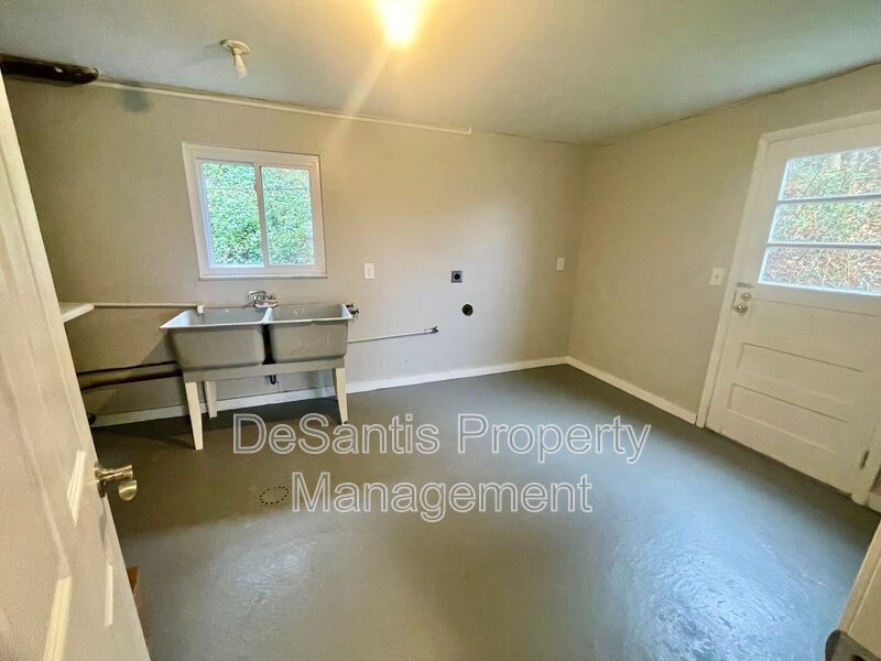 2 Bed 1 Bath- recently updated! Freedom property image