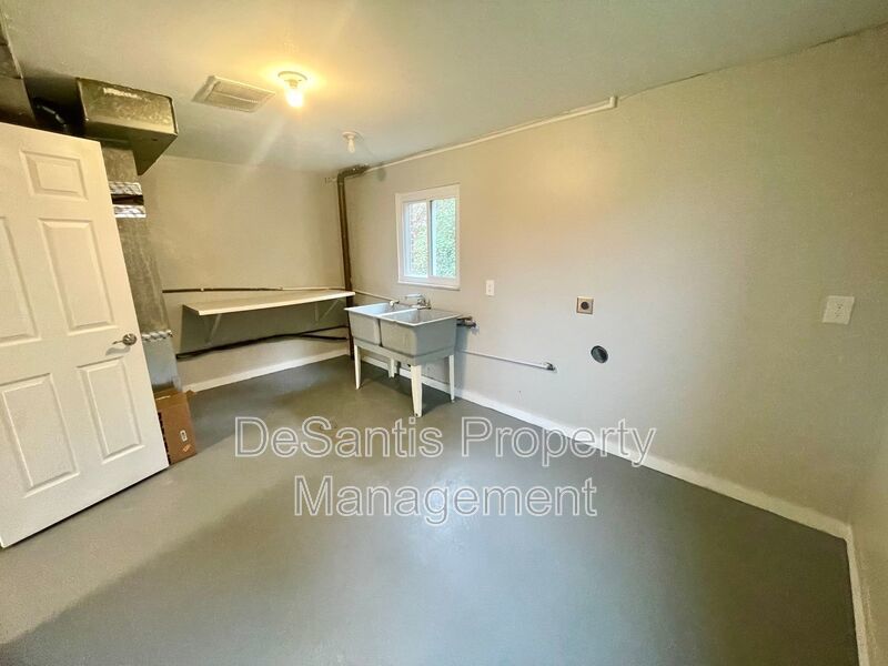 2 Bed 1 Bath- recently updated! Freedom property image