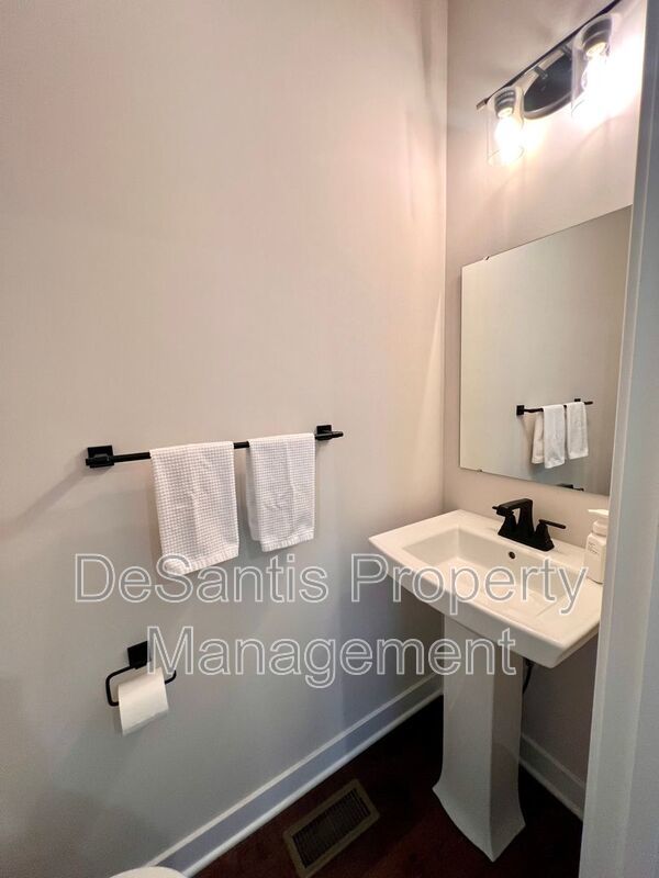 Canonsburg - 3 Bedroom 2.5 Bathroom Townhome For Rent property image