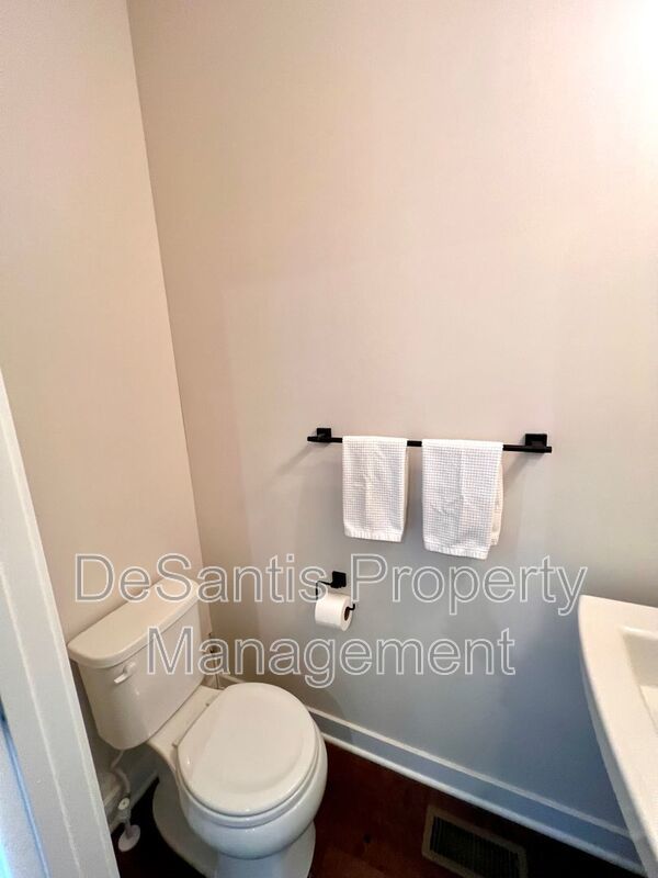 Canonsburg - 3 Bedroom 2.5 Bathroom Townhome For Rent property image