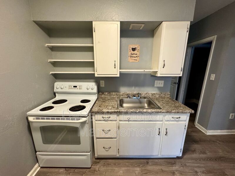 1 Bed 1 Bath in Troy Hall! property image