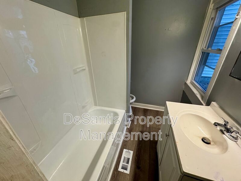 1 Bed 1 Bath in Troy Hall! property image