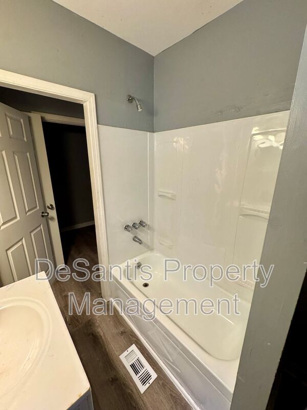 1 Bed 1 Bath in Troy Hall! property image