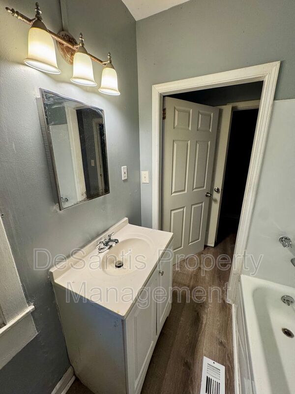 1 Bed 1 Bath in Troy Hall! property image