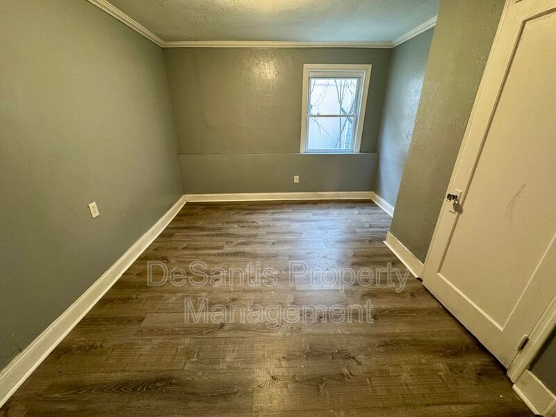 1 Bed 1 Bath in Troy Hall! property image