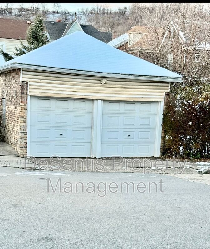 GARAGE for rent - Private One-Car Garage property image