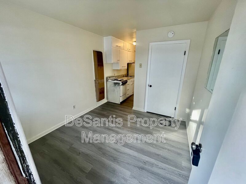 Studio Apartment- New Castle property image
