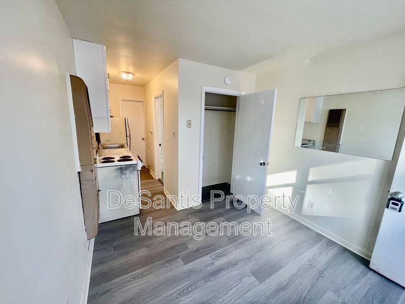 Studio Apartment- New Castle property image