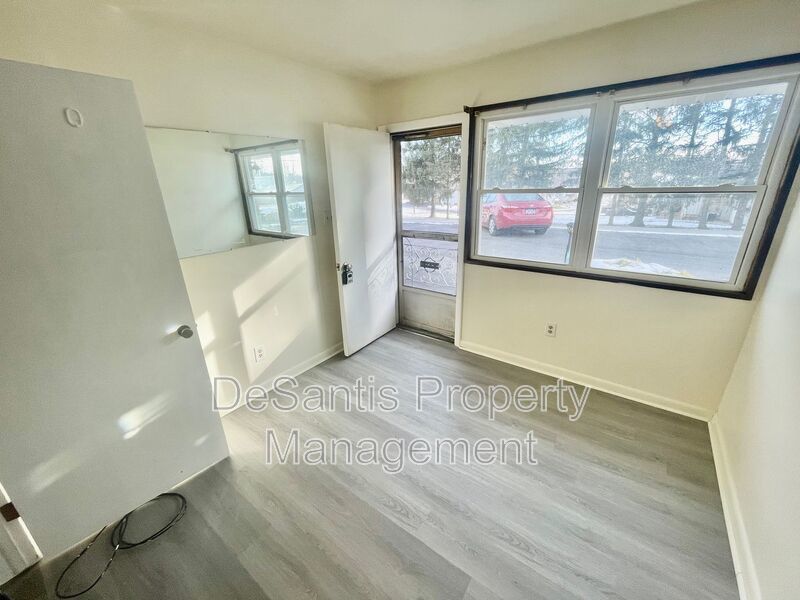 Studio Apartment- New Castle property image