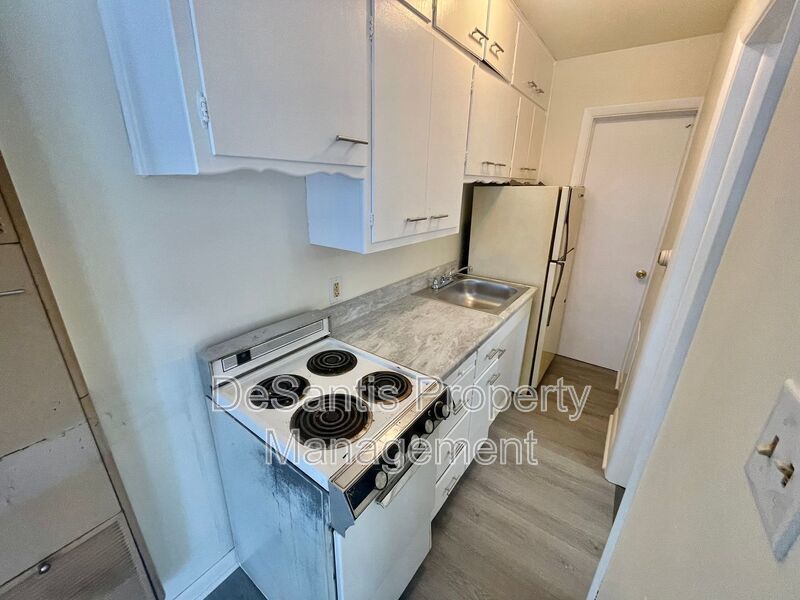 Studio Apartment- New Castle property image