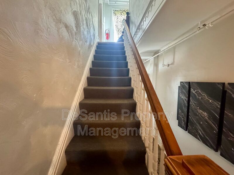 Cozy 1 Bedroom 1 Bathroom in property image